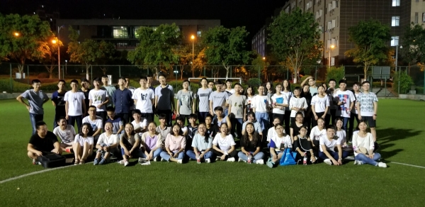 同学们集体合影留念.jpg