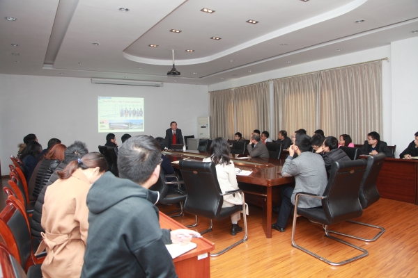 高院士作学术报告1.jpg